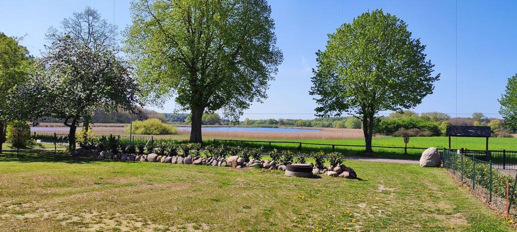 En el campo con vistas a Langenhägener Seewiesen