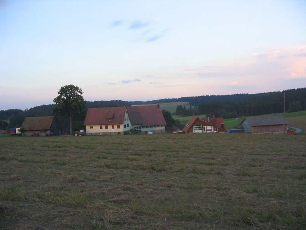 Mitten in der Natur mit Hofladen und Brennerei