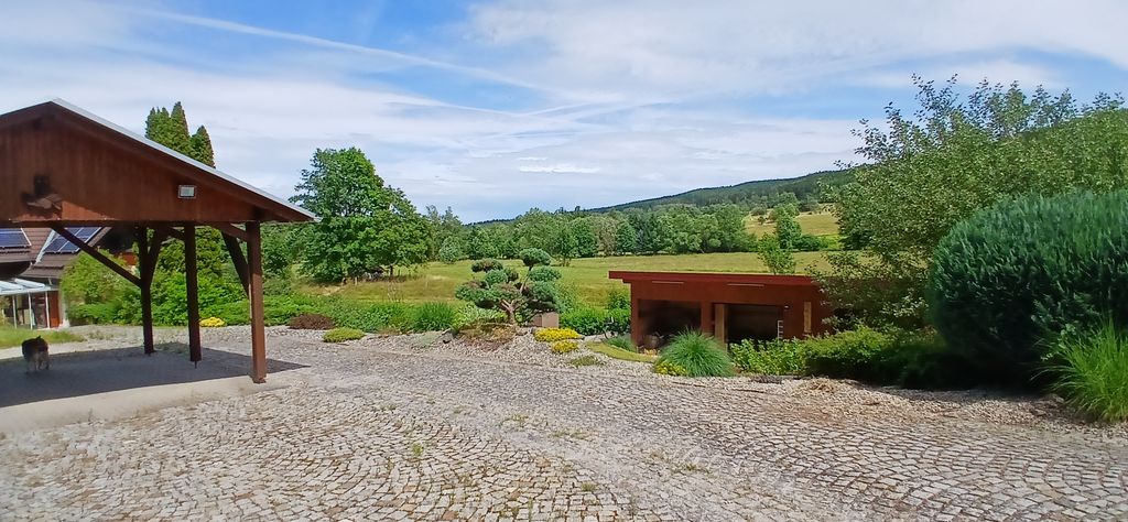 Aire de camping sauvage avec vue sur les montagnes à Möhrenbach