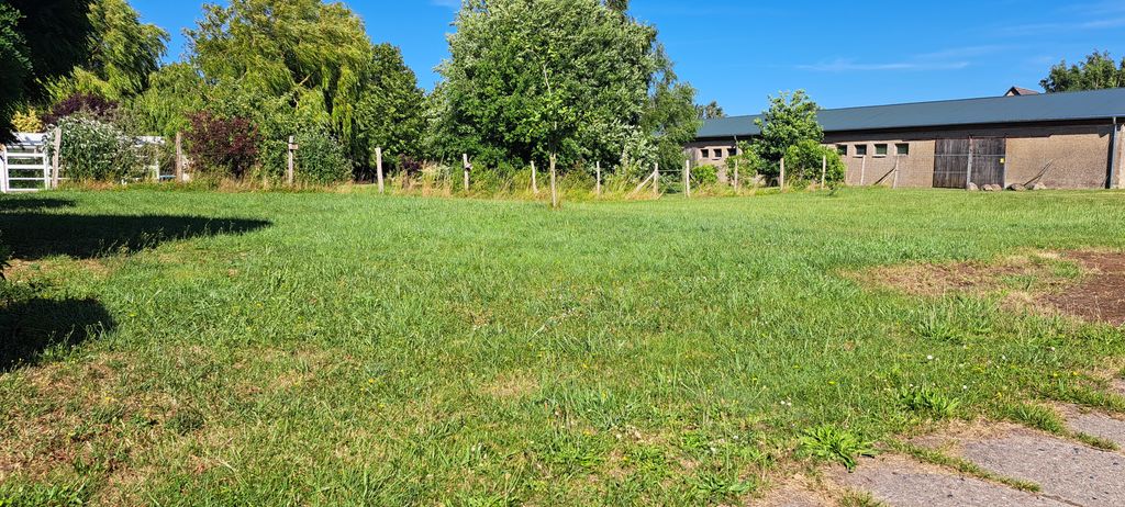 Aparcamiento de la pradera cerca del valle del Peene