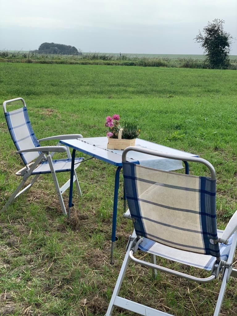 Vista diretta della diga sulla baia di Giada