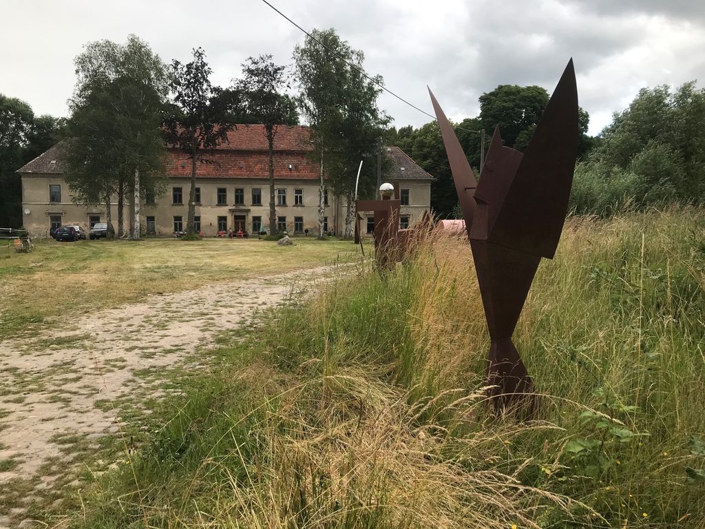 Stellplatz an einem fast 800 Jahre alten Gutshaus