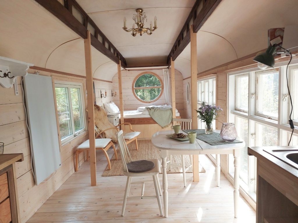 Zirkuswagen Tiny House Ferienhaus Schweden See 