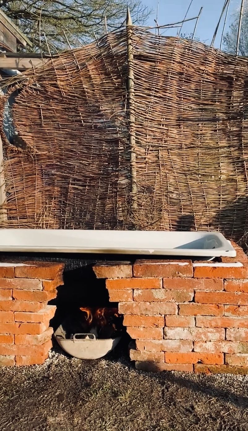 Der Off-Grid Schäferwagen am Fluss