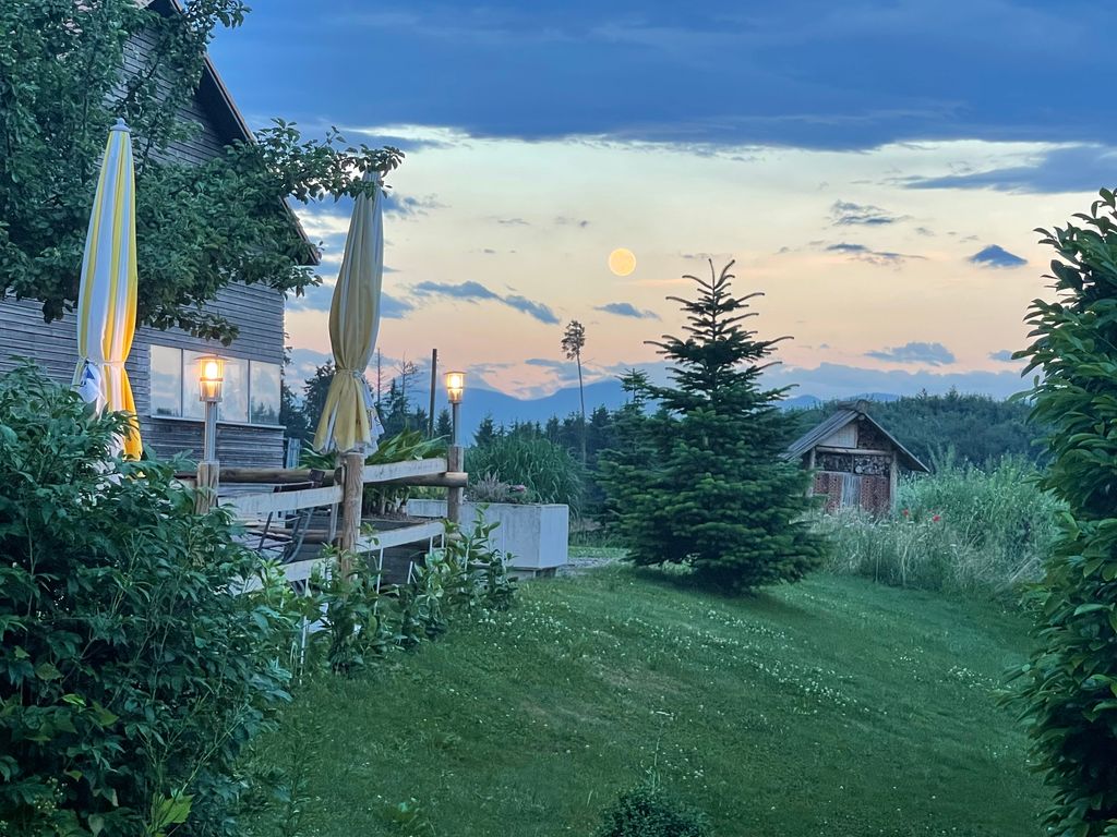 Emplacement naturel au coin des trois pays avec gastronomie