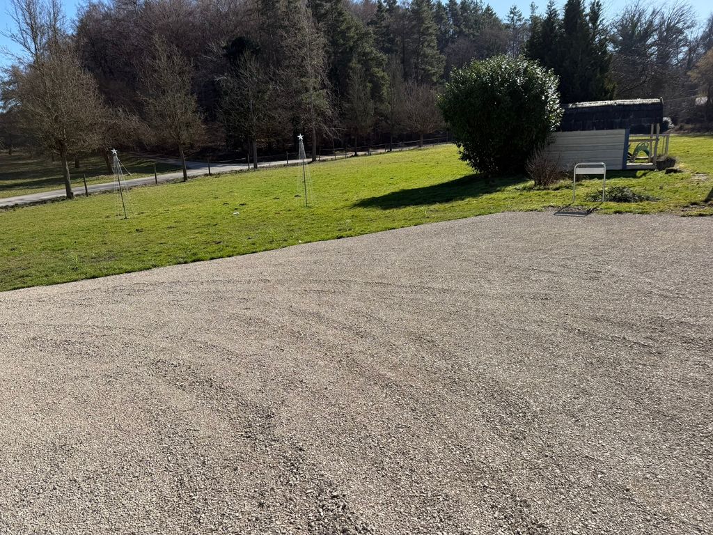 Wohnmobilstellplatz am Waldrand 