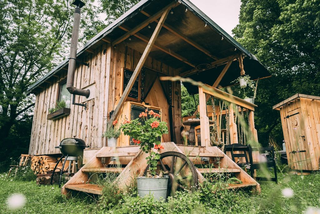 Der Off-Grid Schäferwagen am Fluss