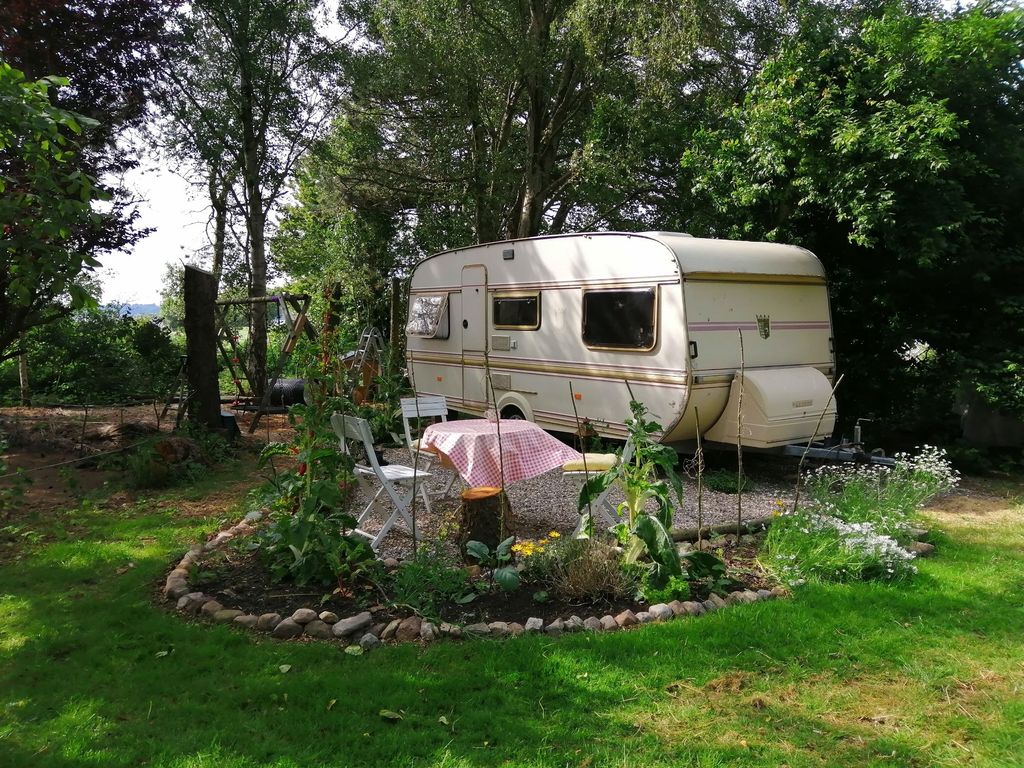 Cozy caravan on rest farm with sea view