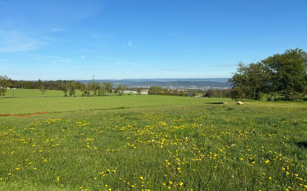 Camping auf der Wiese mit Blick auf das Orlatal