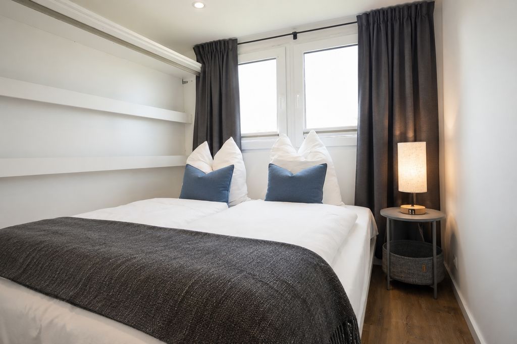 Schlafzimmer 1  - 2 Personen mit Klappbett für ein großen Bereich
