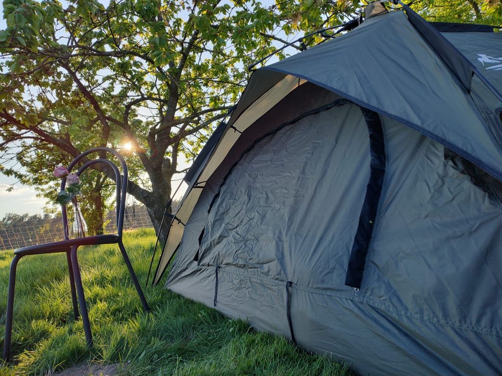 Schnuckeliger Zeltplatz auf kleiner Obstwiese