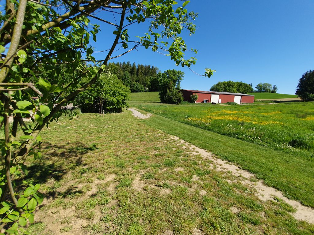 Natura pura: la vostra piazzola nella tranquilla periferia del villaggio