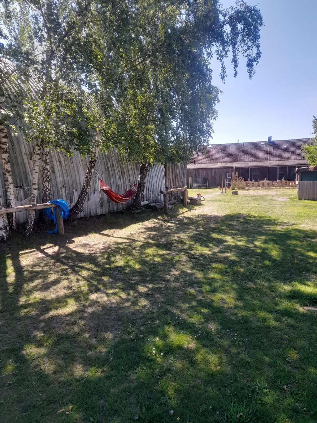Small courtyard by the lake in Kukuk, camper oasis