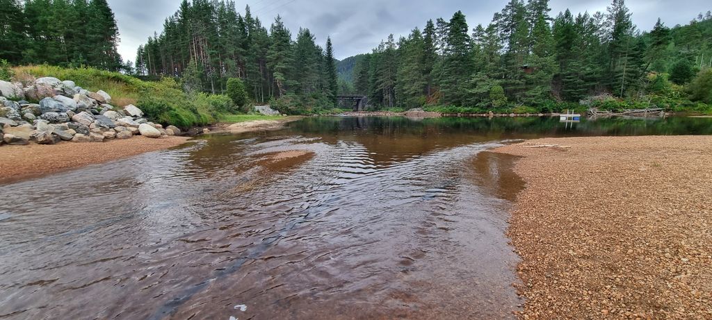 Baita sul fiume in Norvegia con possibilità di pesca e vista panoramica
