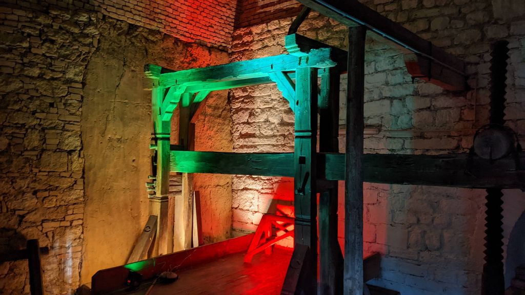 Unique - camping in the press house with cellar tube