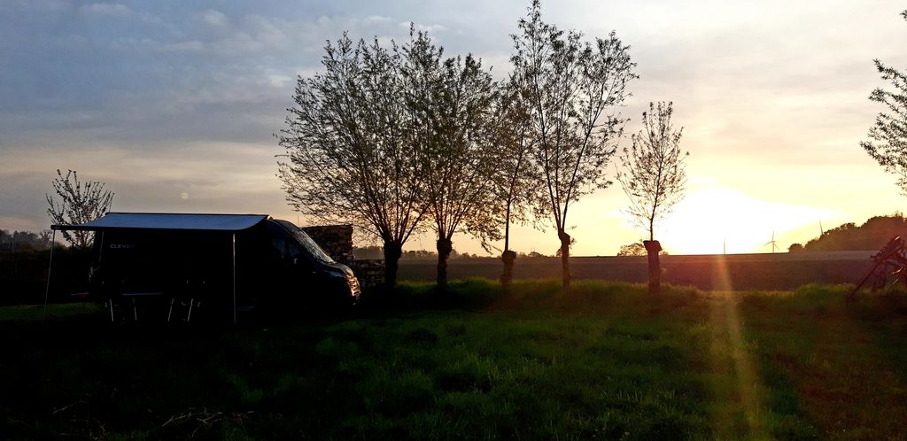 Campamento con tienda en la granja: Relajarse en plena naturaleza