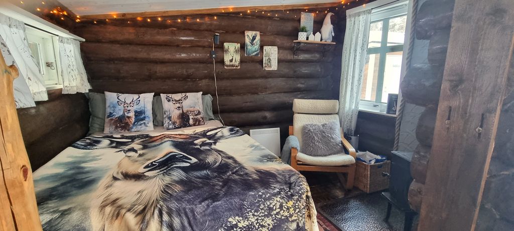 Accogliente e piccola baita in legno. Sauna, vasca idromassaggio. Si accettano cani