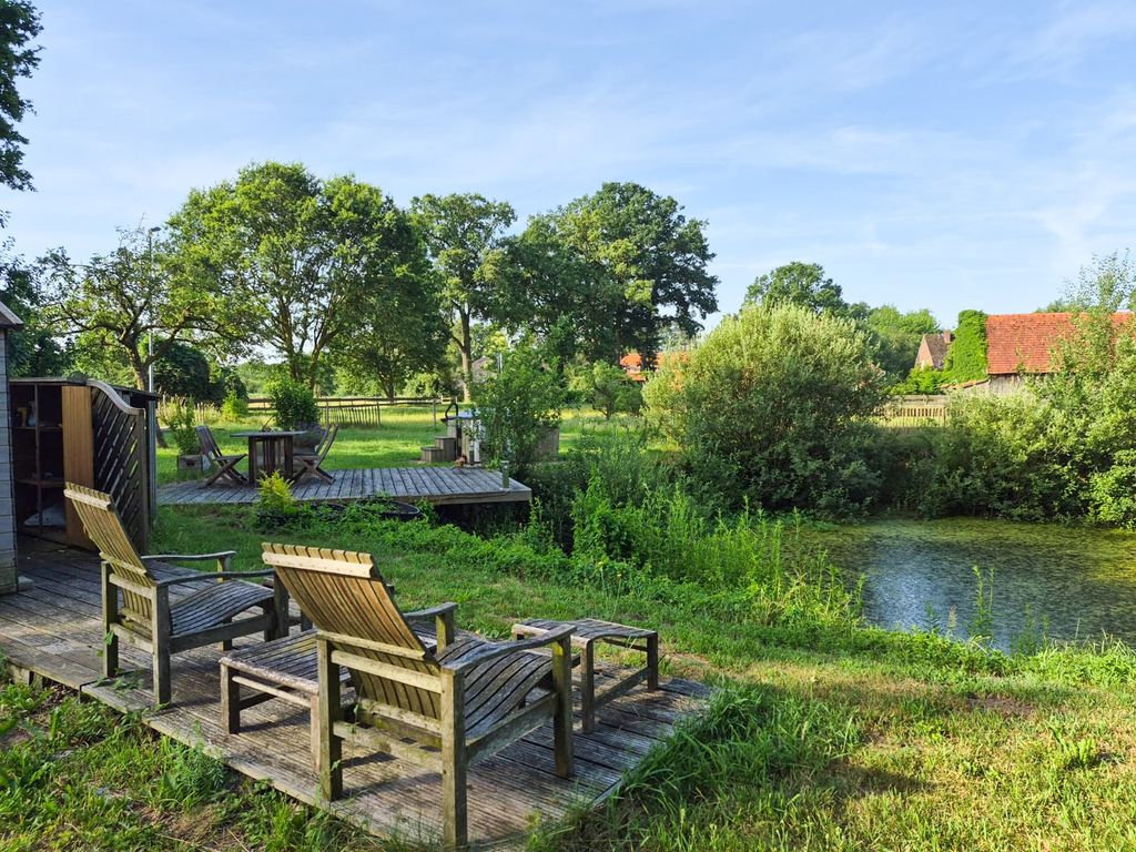 Piazzola idilliaca vicino al fiume Vecht