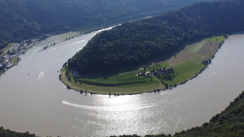 Vacation on the organic farm on the Danube