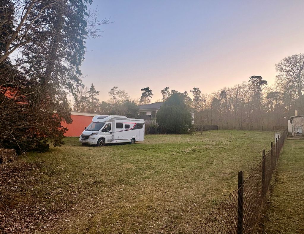 Terrain idyllique entre lacs et forêts