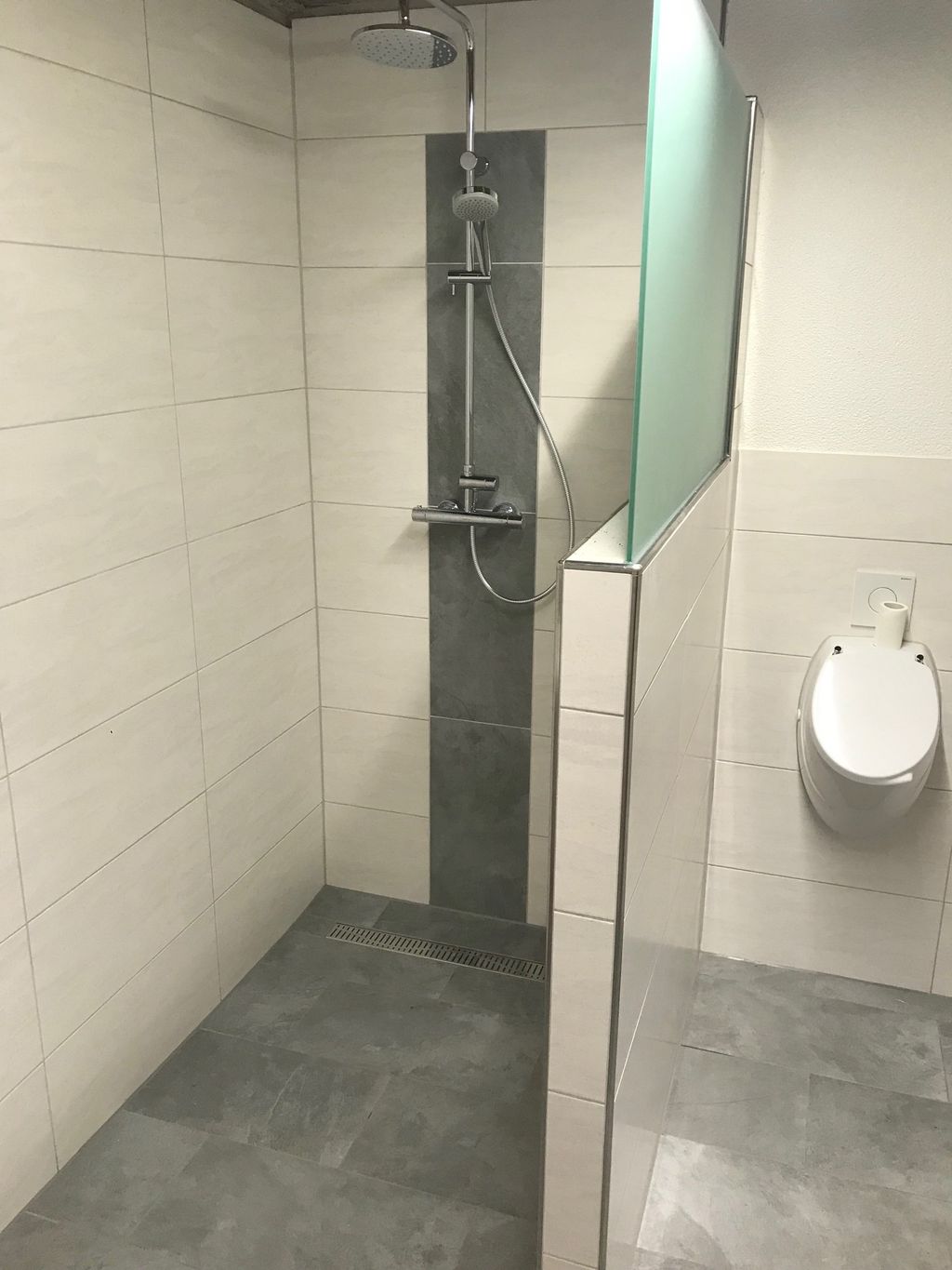 Un endroit calme pour se détendre dans le village d'or