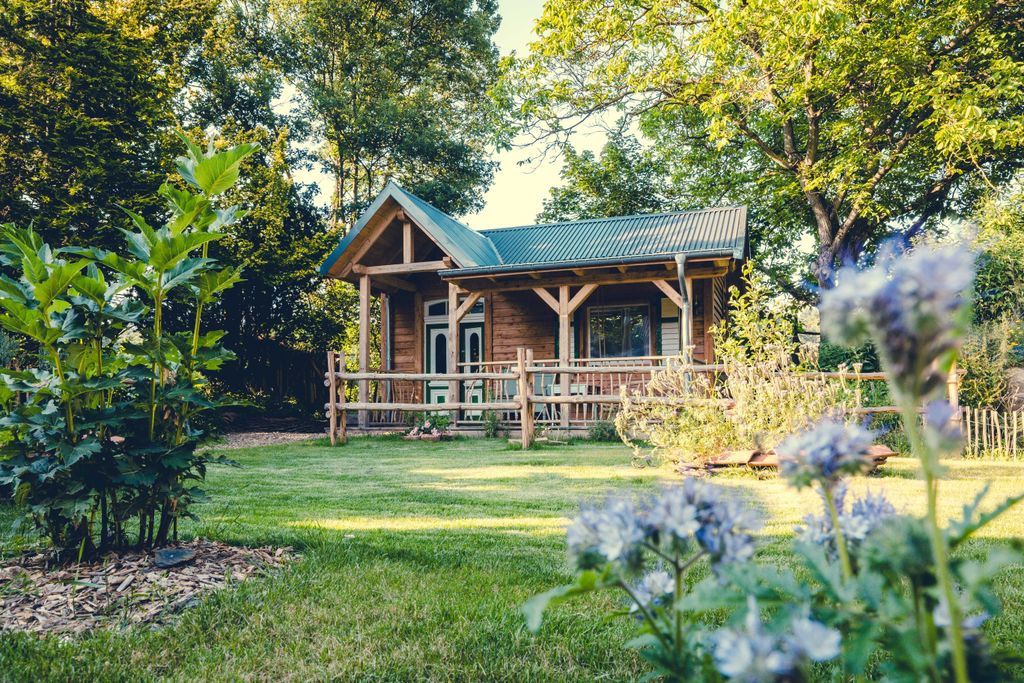 Nachhaltiges Gewächshaus mit Sauna und Hottub