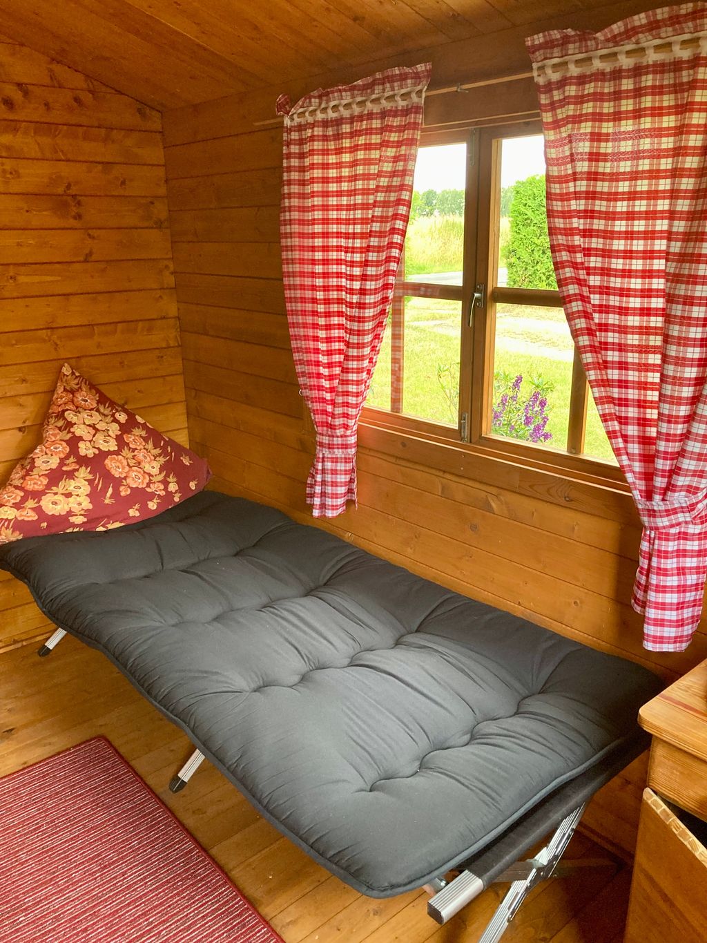 kleine Hütte am Kritzower See mit Steg & Natur pur