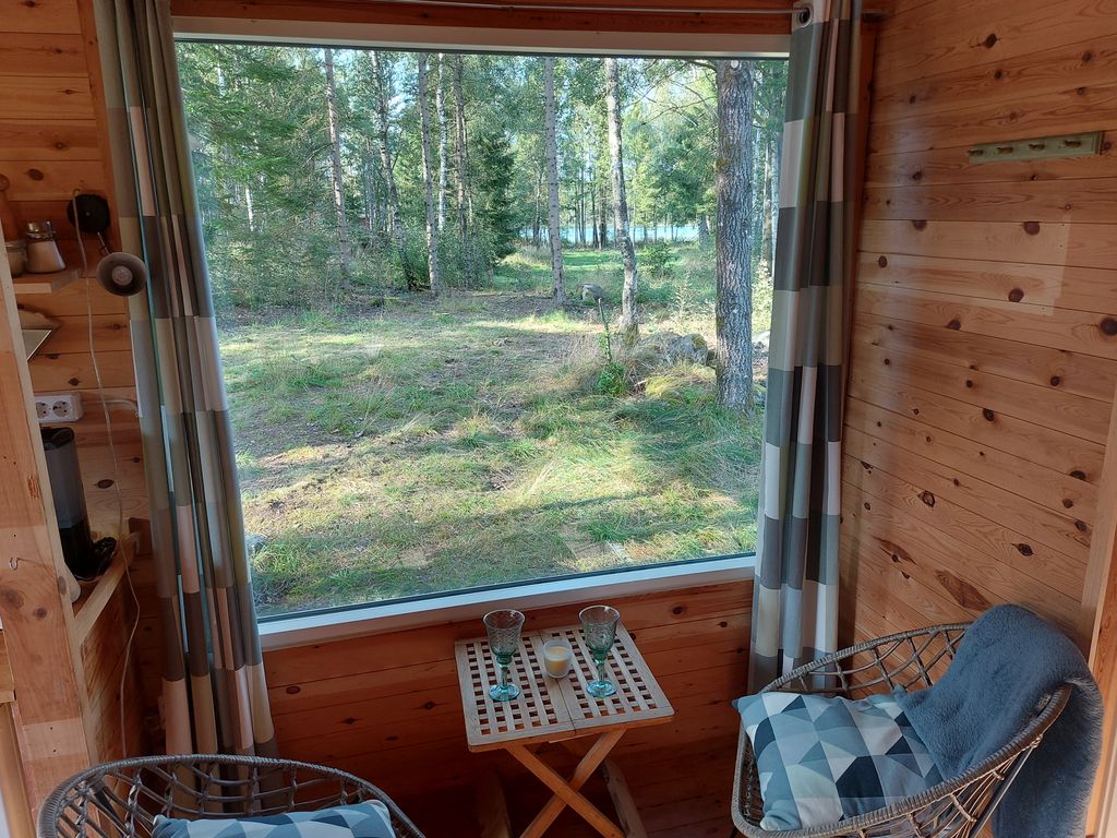 Tiny-House " Lodjur " Cabin am See in Südschweden 