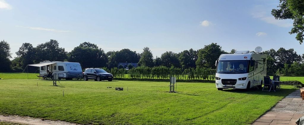 kleiner gemütlicher Stellplatz in der Natur