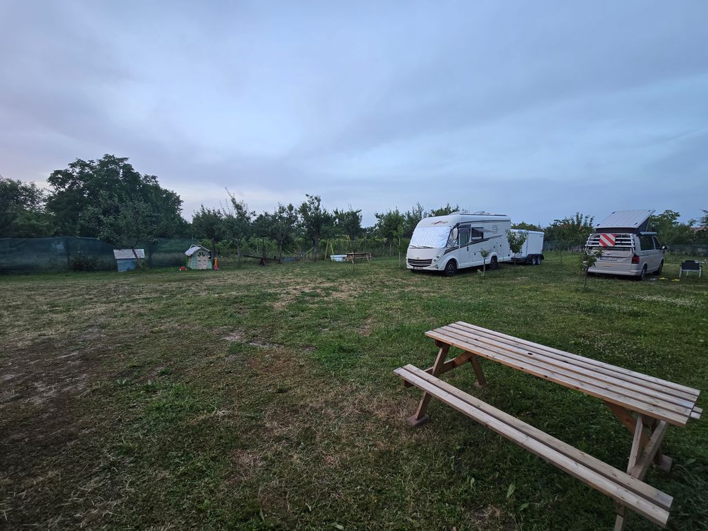 profiter de la Roumanie sur un petit camping à Busiasch