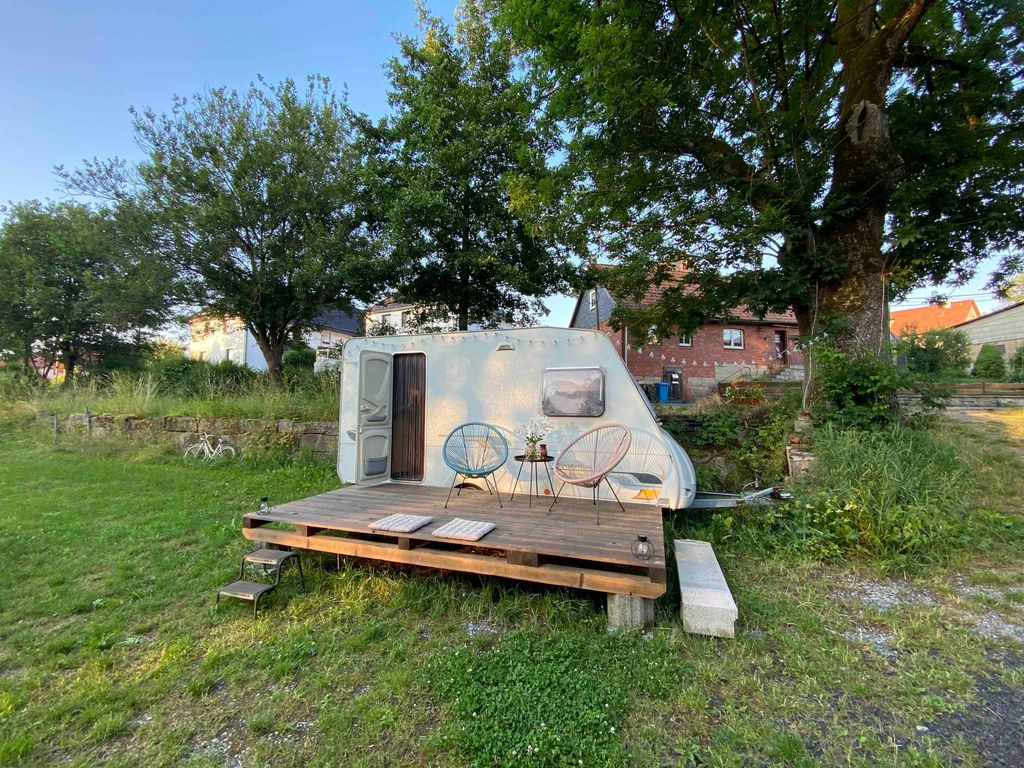 Caravan accogliente sulla pista ciclabile Werratal