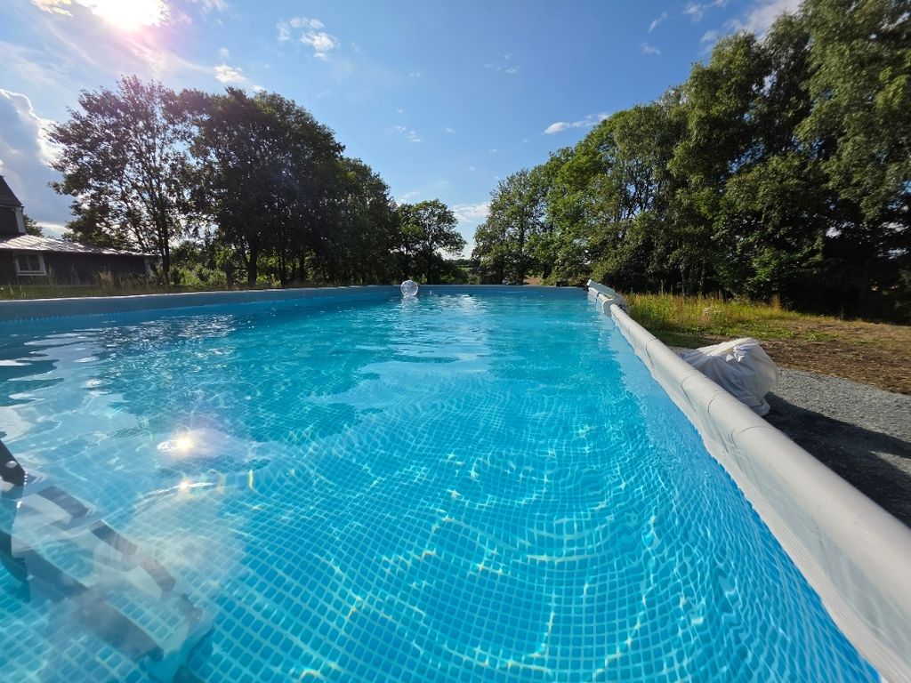Caravane de luxe avec piscine & jacuzzi dans la verdure