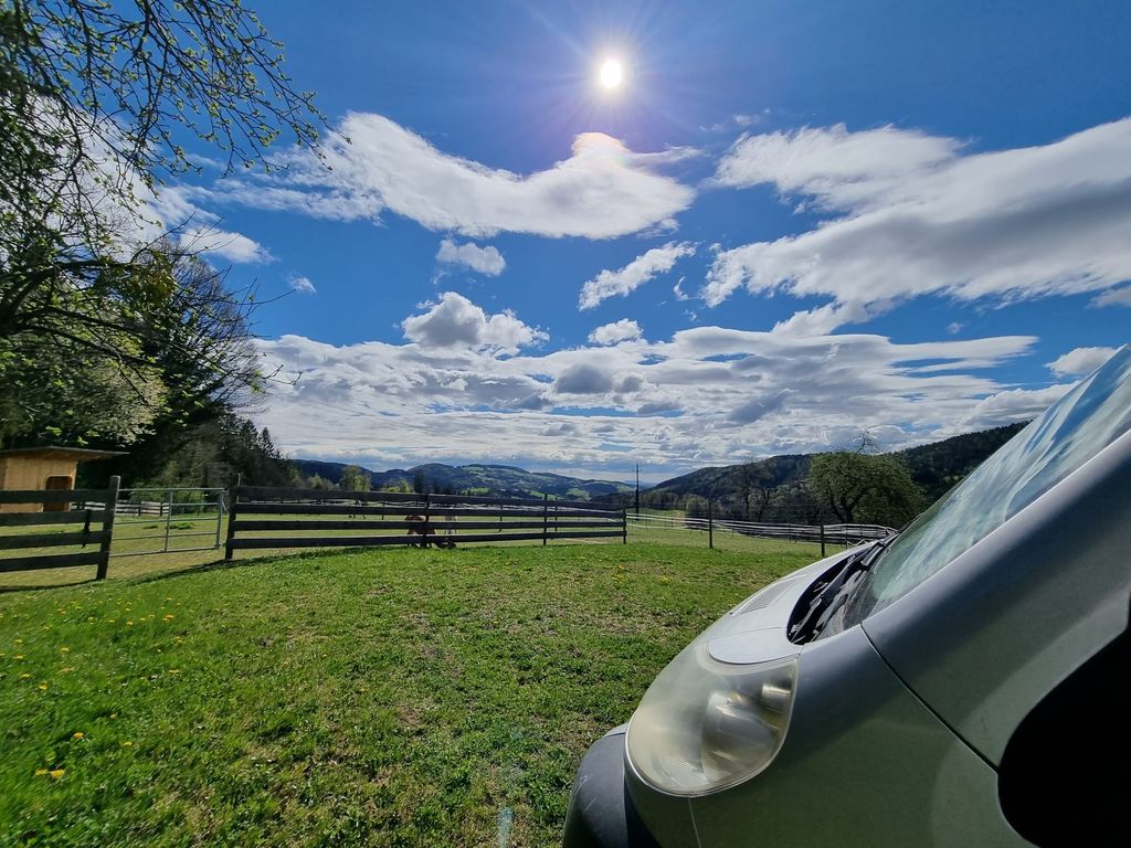 Wohnmobilstellplatz am Biohof mit Aussicht