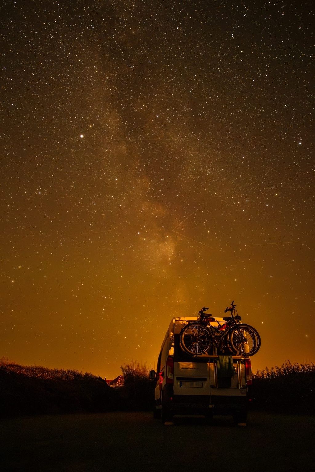 Campeggio naturale sulla costa occidentale e sulle scogliere della Danimarca