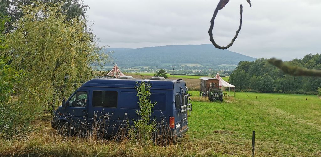 Campen mit Ithblick am Hang des Osterwaldes