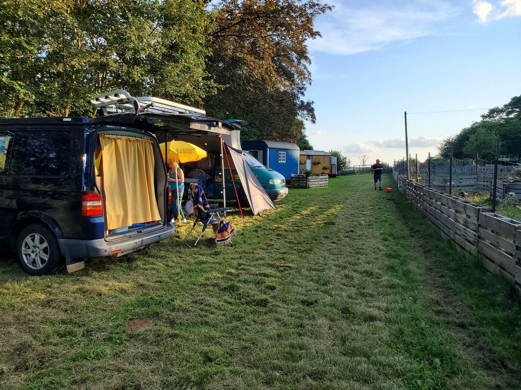 Experiencia en la naturaleza - acampada en la granja