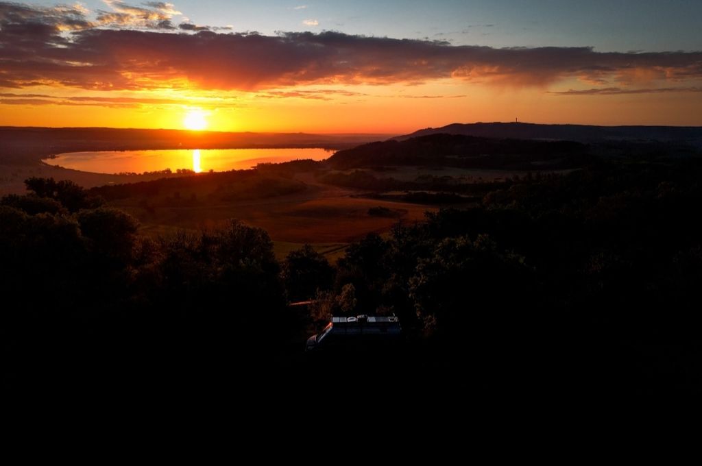 Platz mit Seeblick am Kyffhäuser und Harz