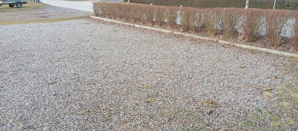 Der Platz ist mit Schotter