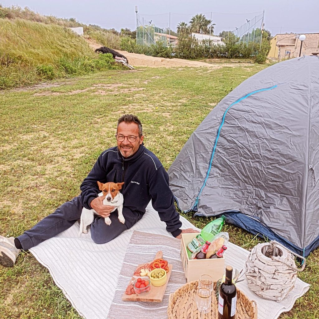 Camping am Hang im friedlichen Niscemi