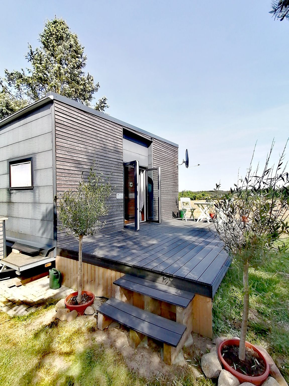 Country vacation in a tiny house on the lake district