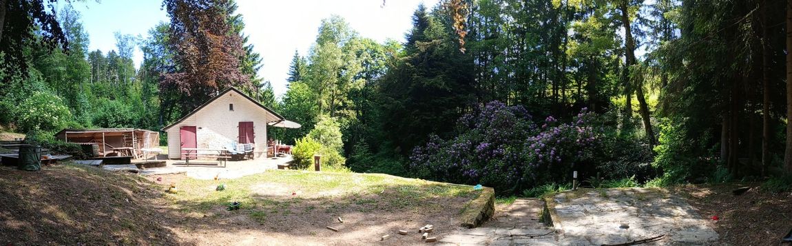 Wildromantische Waldhütte mit eigenem Bach