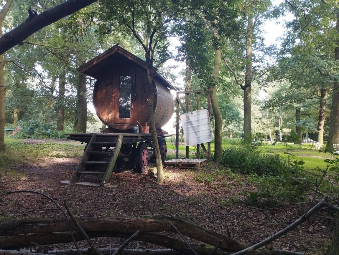 Stellplatz zwischen der Wald- und Wiesen-Sauna