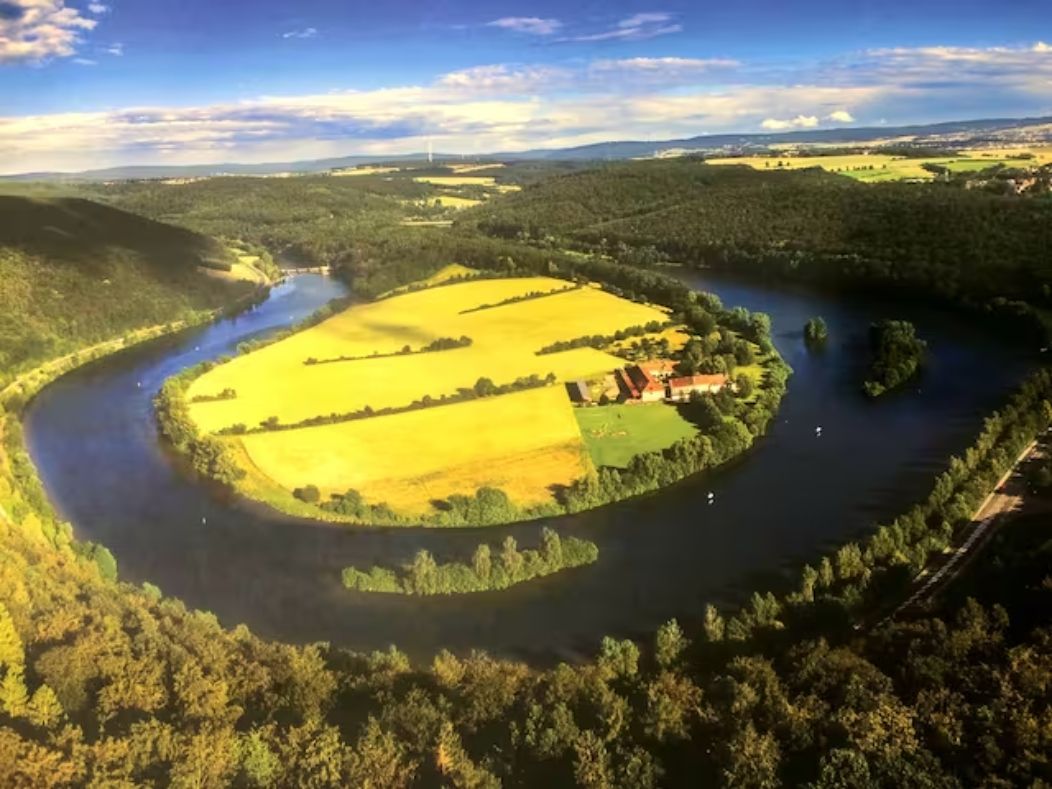 Idyllically situated on a peninsula on the river Fulda