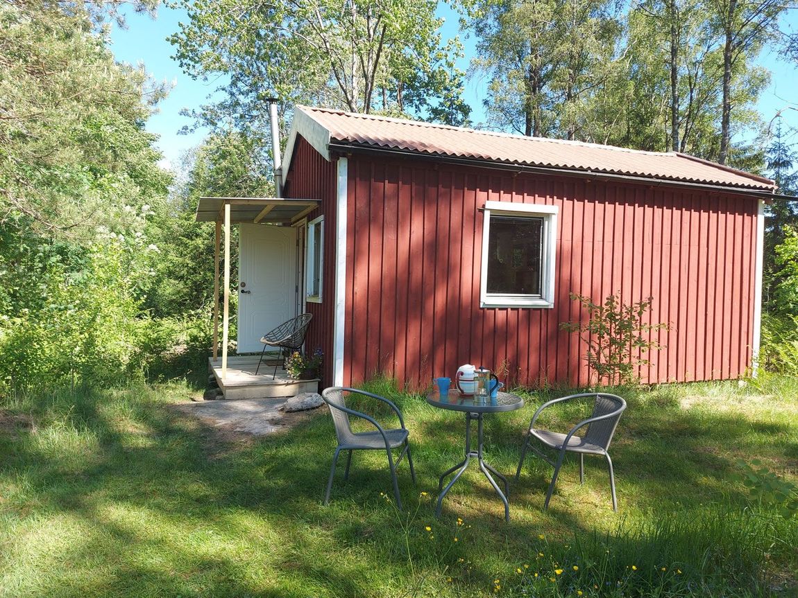 Kleine Stuga/Tiny House Rolig Räv See in Schweden 
