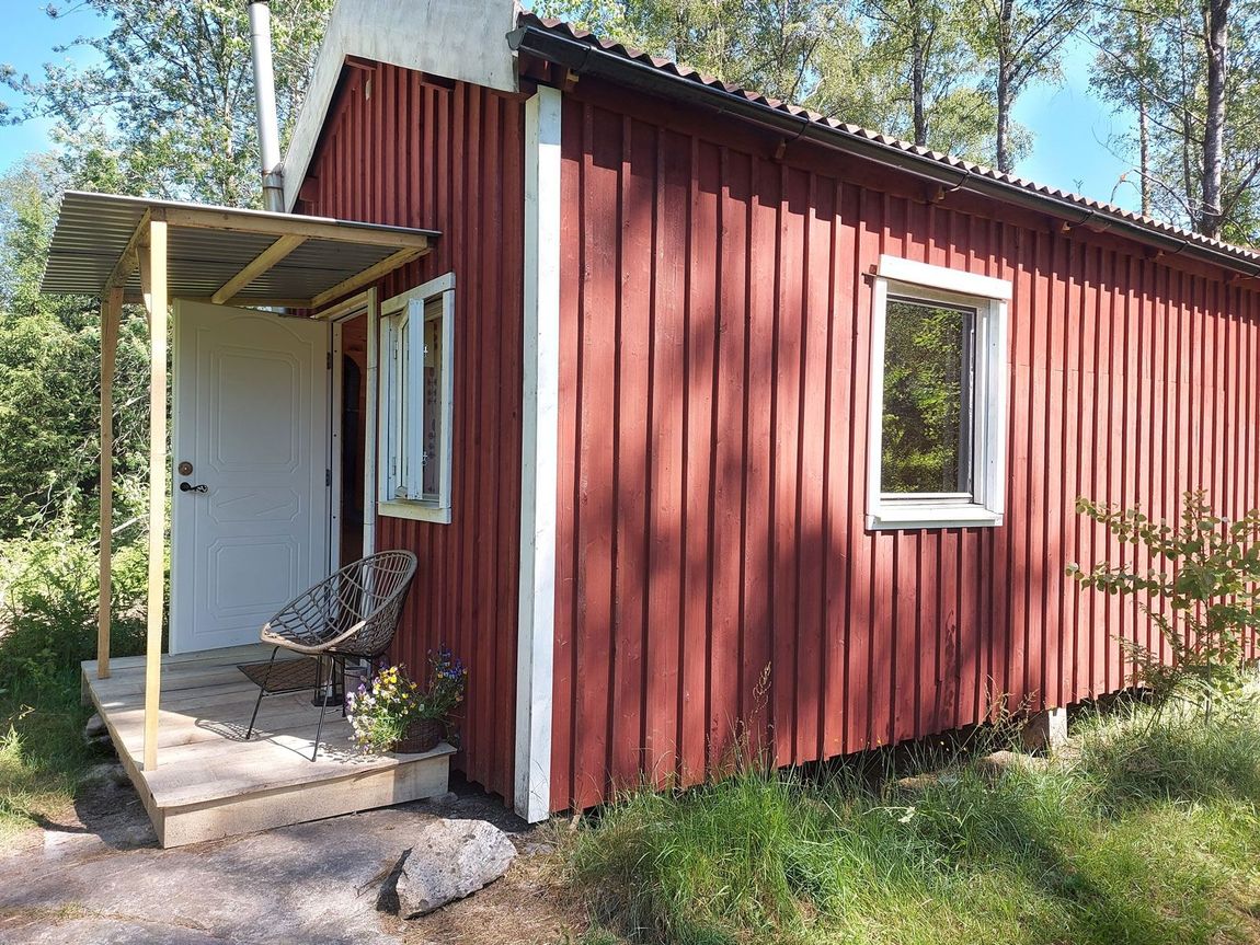 Kleine Stuga/Tiny House Rolig Räv See in Schweden 