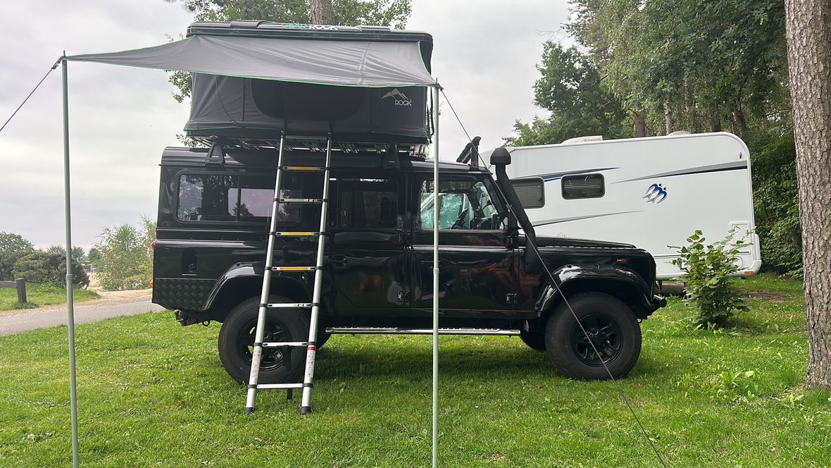 Landrover mit Dachzelt