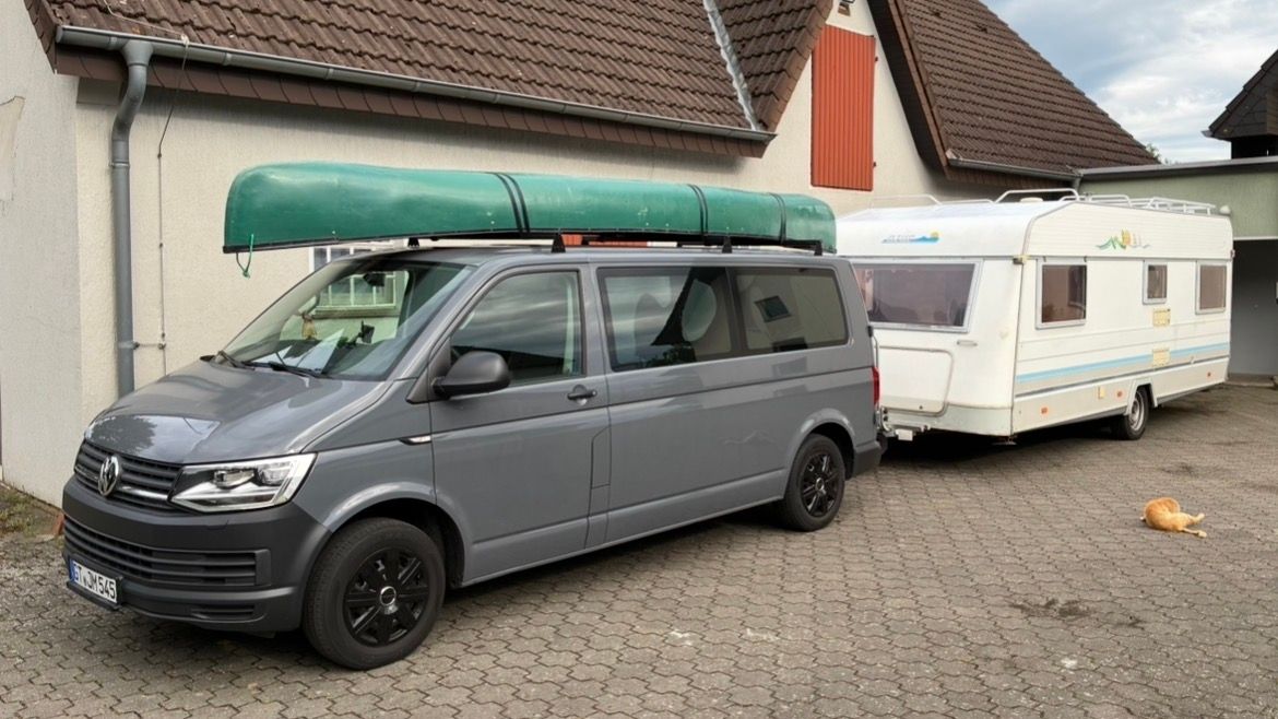 VW T6 mit Wohnwagen