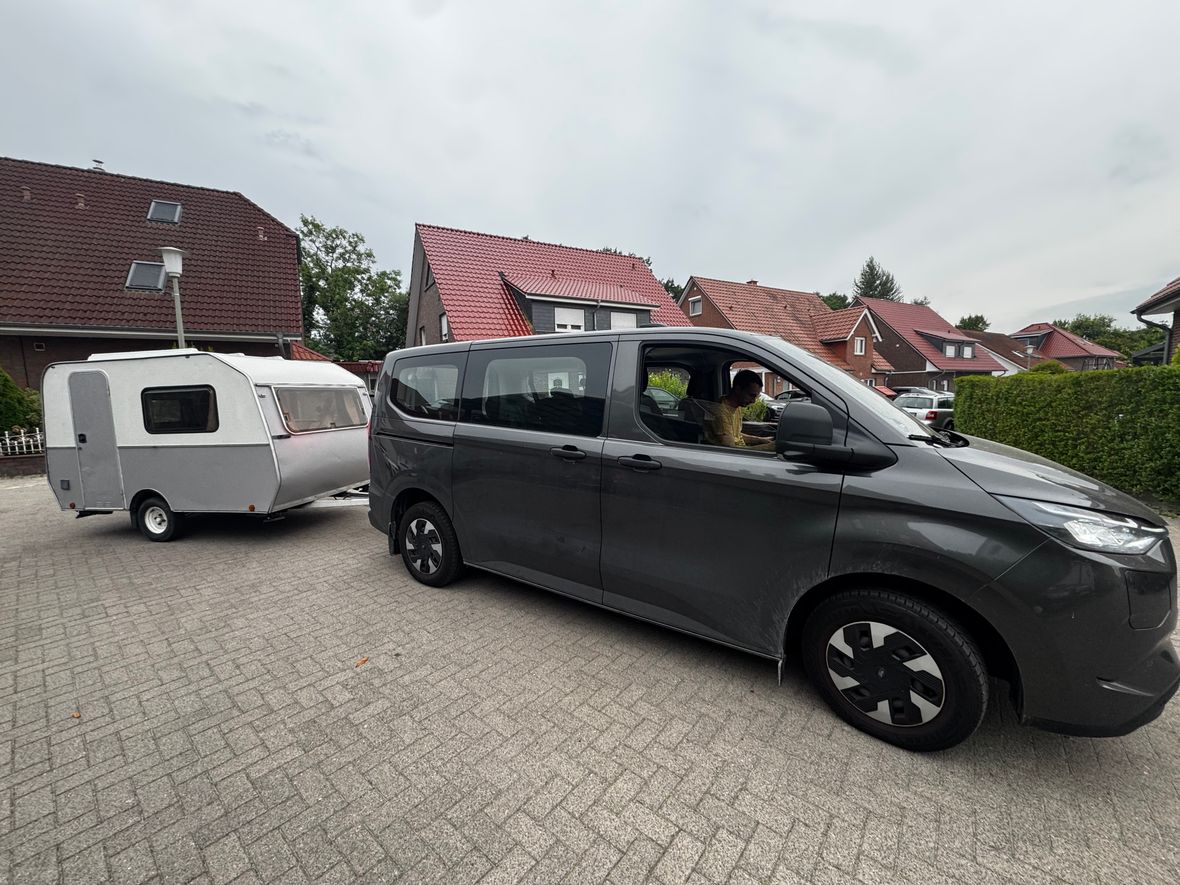 Unser E-Auto und Wohnwagen