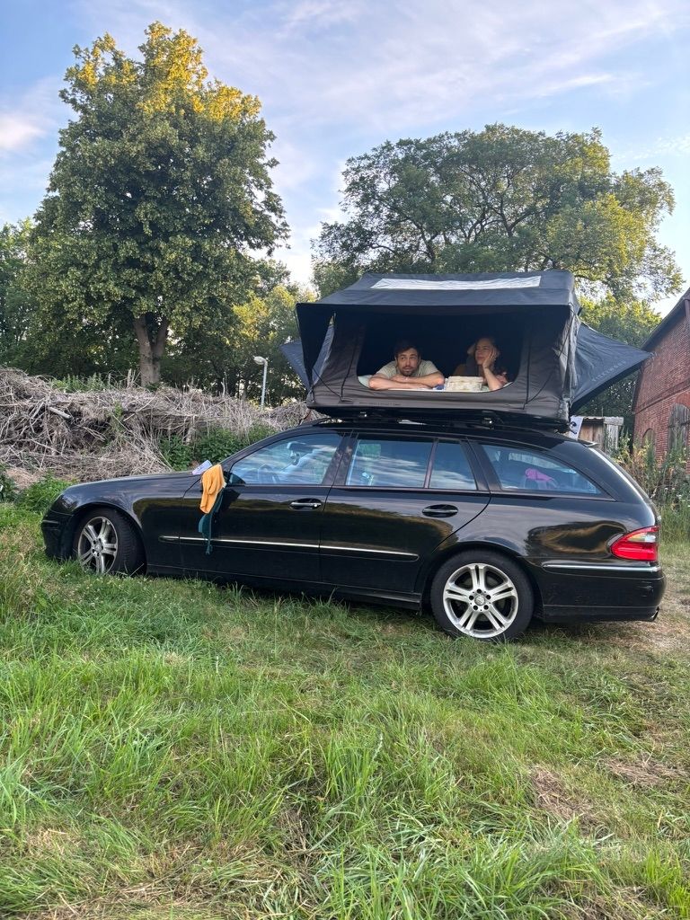 Dachzelt / PKW / Kids und Gute Laune