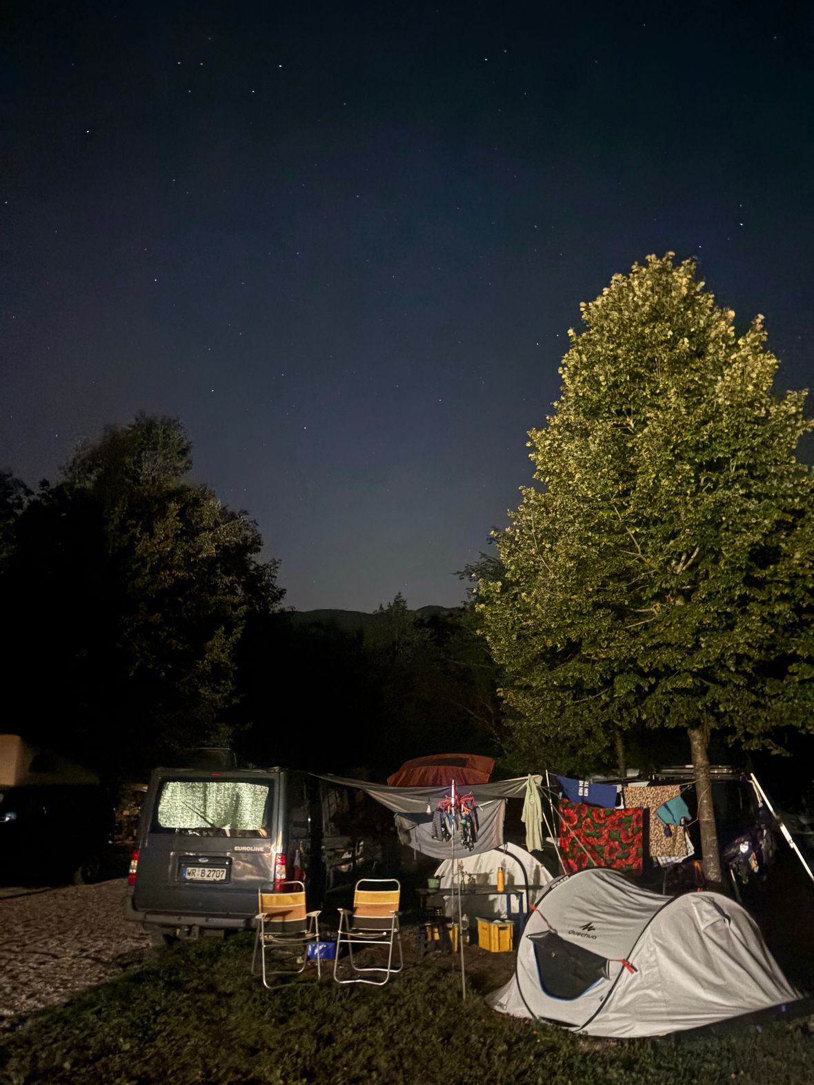 Ford Transit mit Wurfzelt